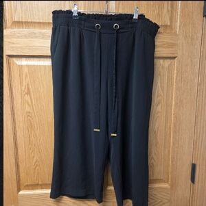 Michael Kors fun and flirty outfit (shirt and flowy crop pants)Good condition!